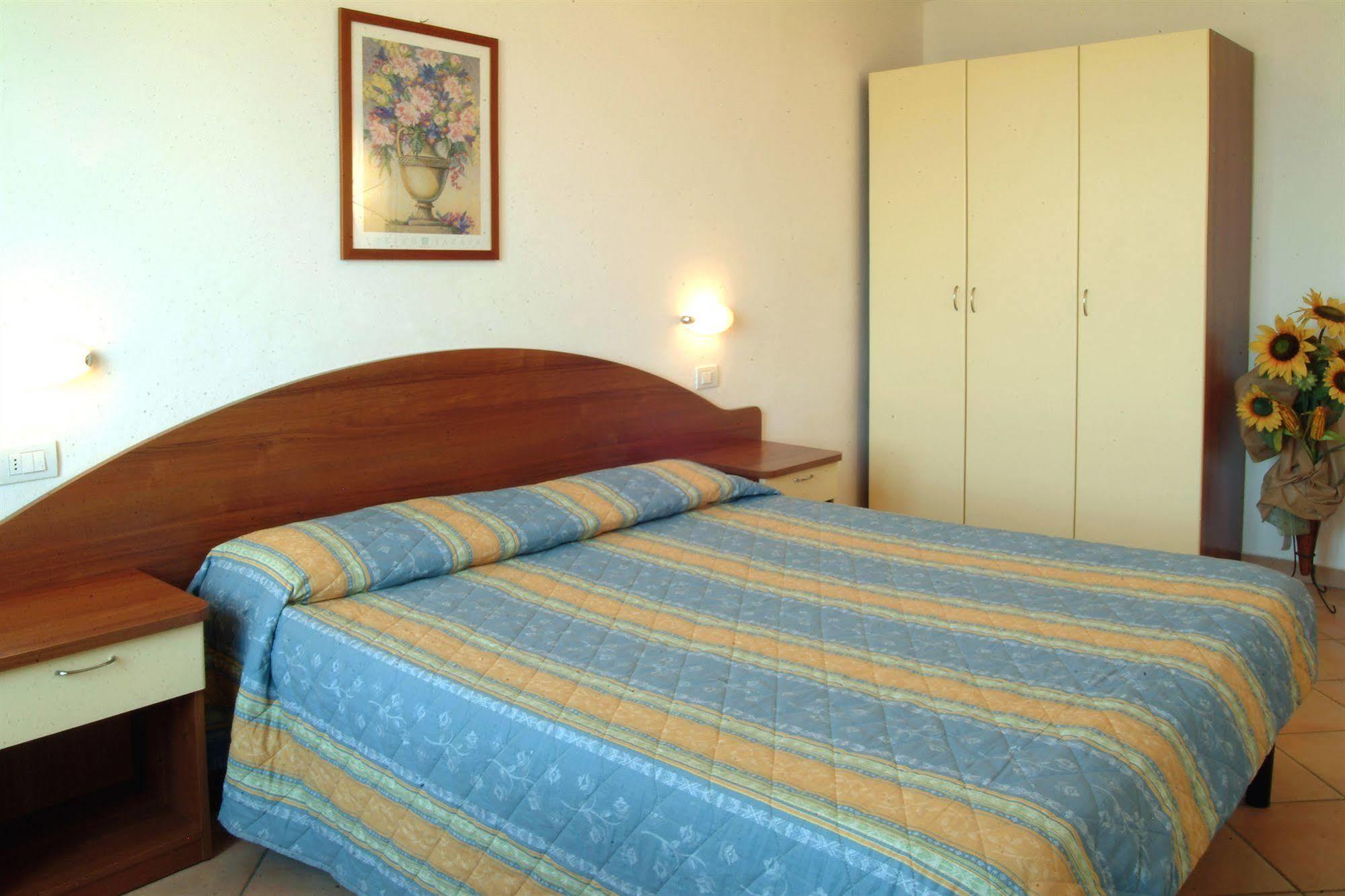 Residence Algarve Ρίμινι Εξωτερικό φωτογραφία