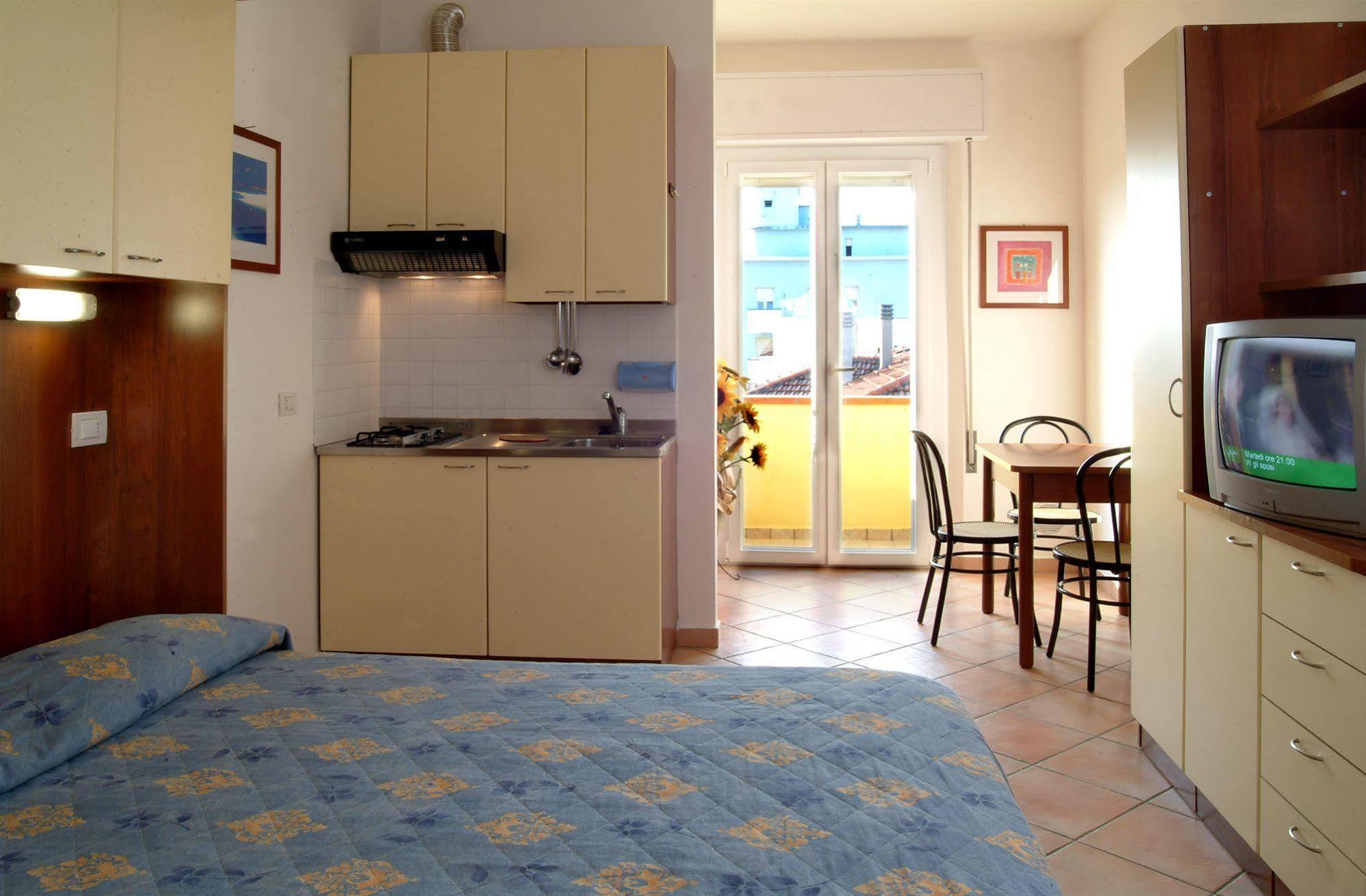 Residence Algarve Ρίμινι Εξωτερικό φωτογραφία