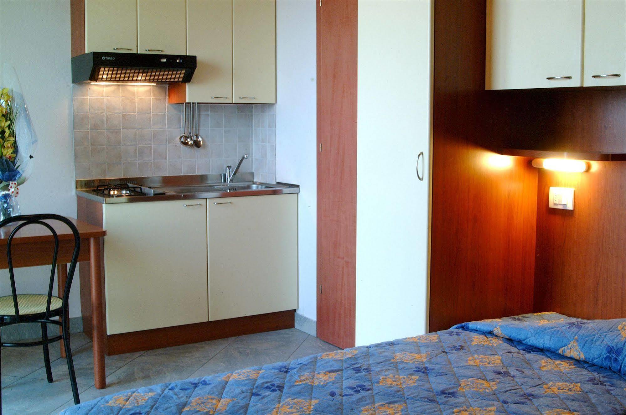 Residence Algarve Ρίμινι Εξωτερικό φωτογραφία