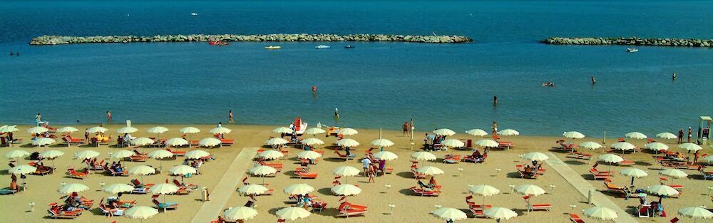 Residence Algarve Ρίμινι Εξωτερικό φωτογραφία